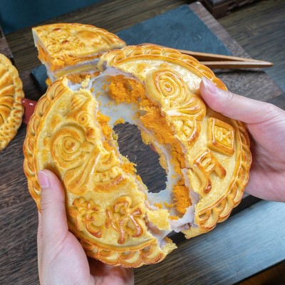 广式大月饼网红手工大饼送礼传统中式糕点中秋月饼工厂礼盒装批发图2