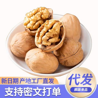 新疆特产阿克苏185纸皮生核桃新货批发 手捏即开手剥新疆薄皮核桃图5