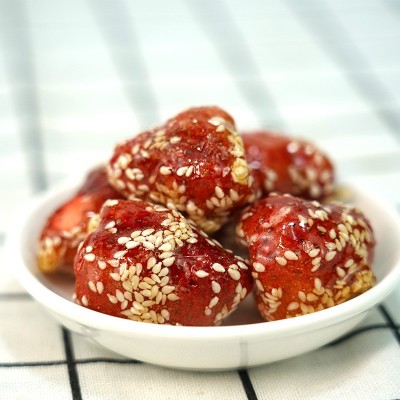 冻干草莓裹糖芝麻果干独立包装网红小零食厂家批发图2